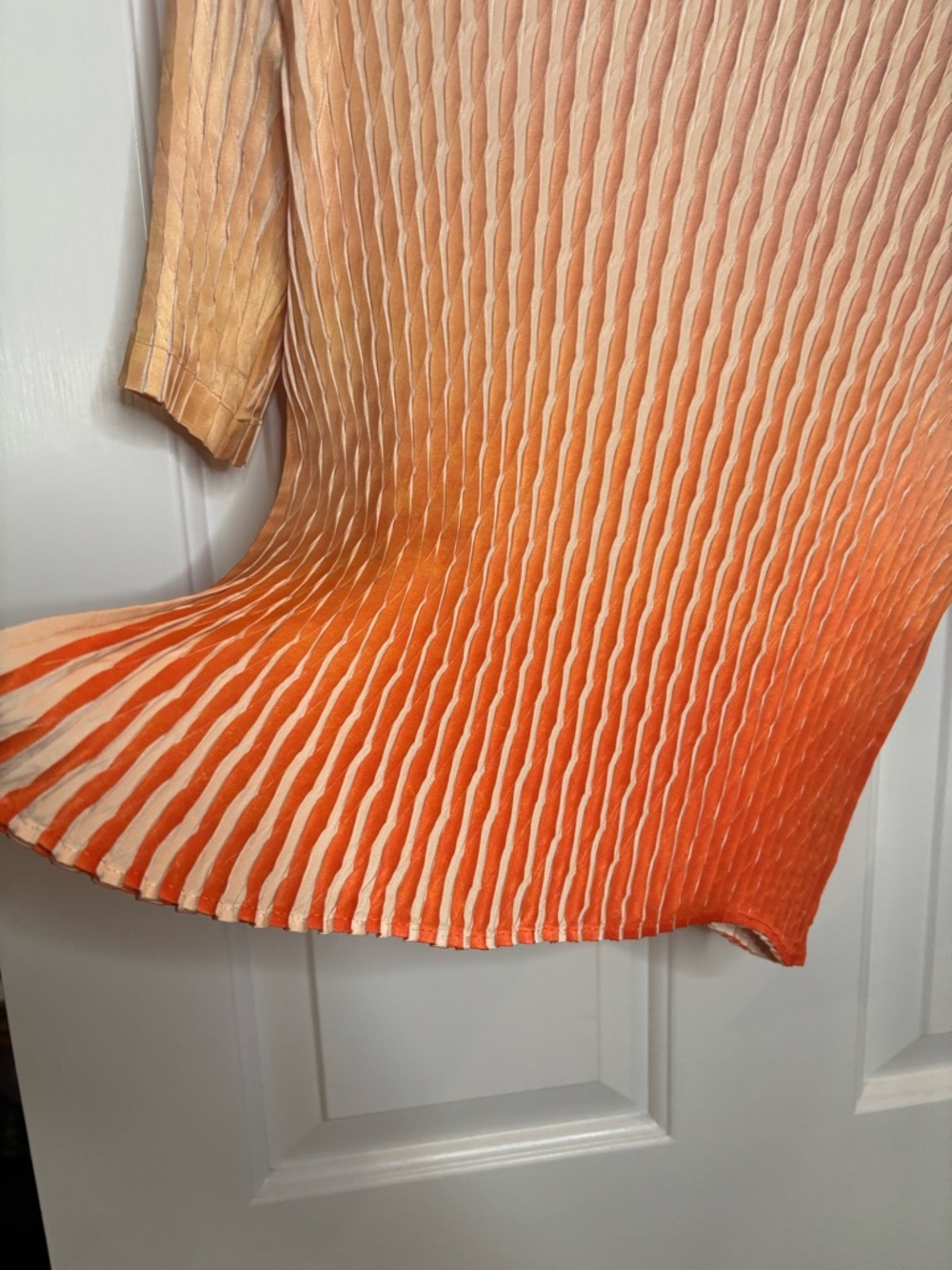 NWT ISSEY MIYAKE Women’s Gradient Orange Pleated Short-Sleeve Top Size 2/s-m - Picture 3 of 10